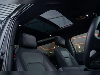 Used Land Rover Defender 90 2024 for sale - 77637645: Photo