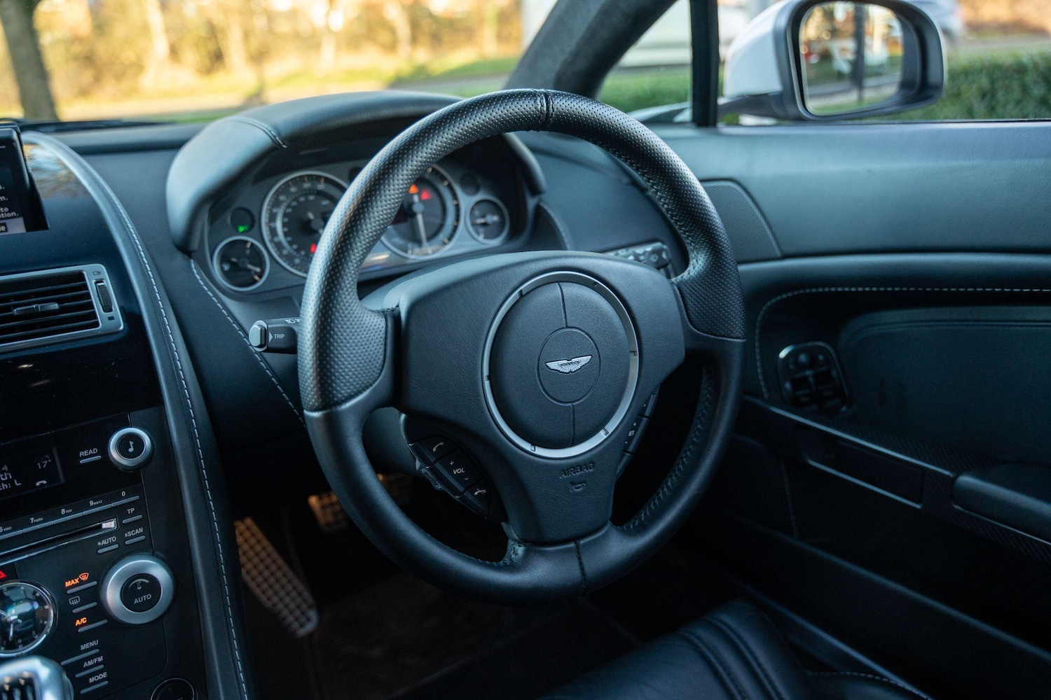 Used Aston Martin Vantage 2010 for sale - 77633726: Photo 21