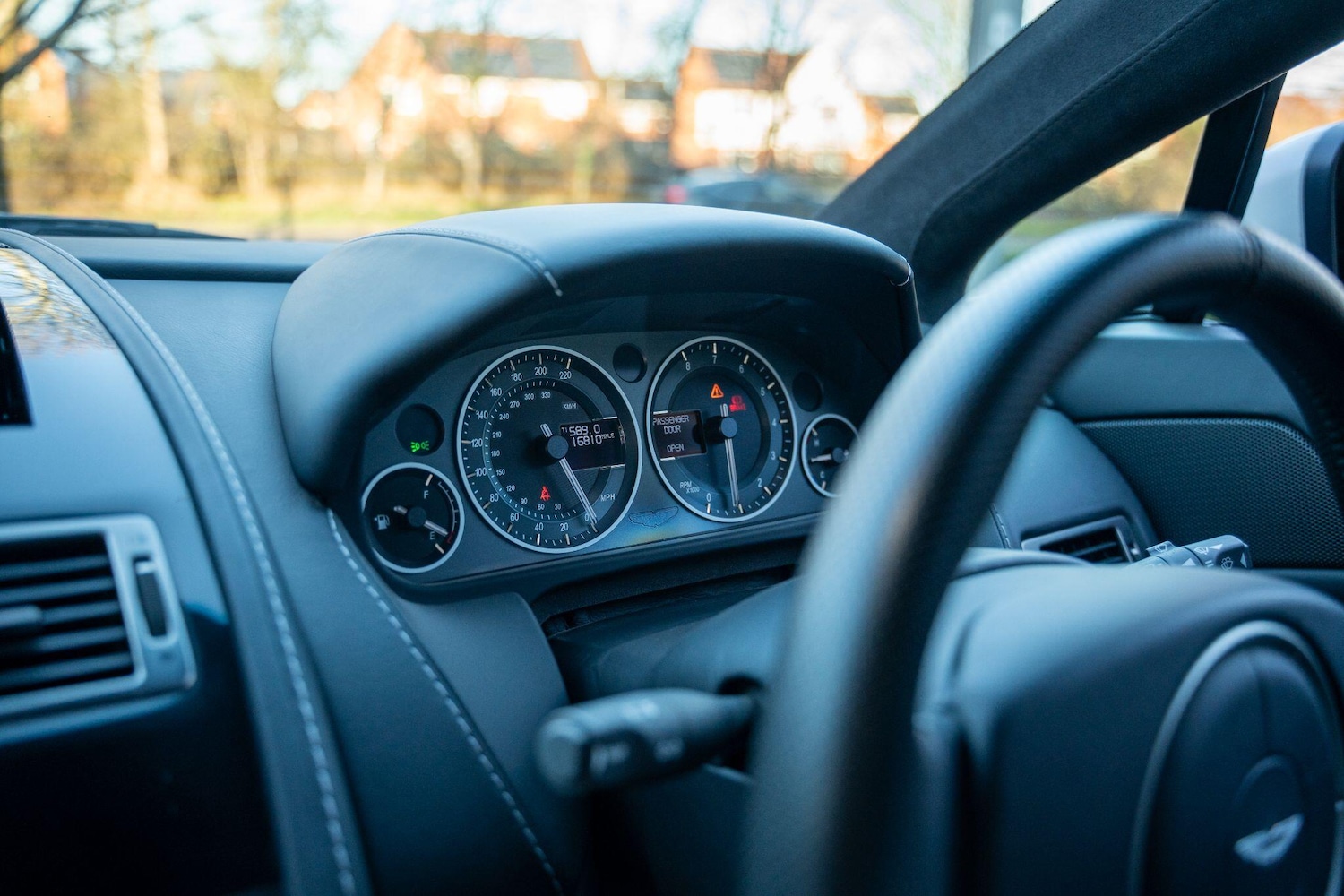 Used Aston Martin Vantage 2010 for sale - 77633726: Photo 22