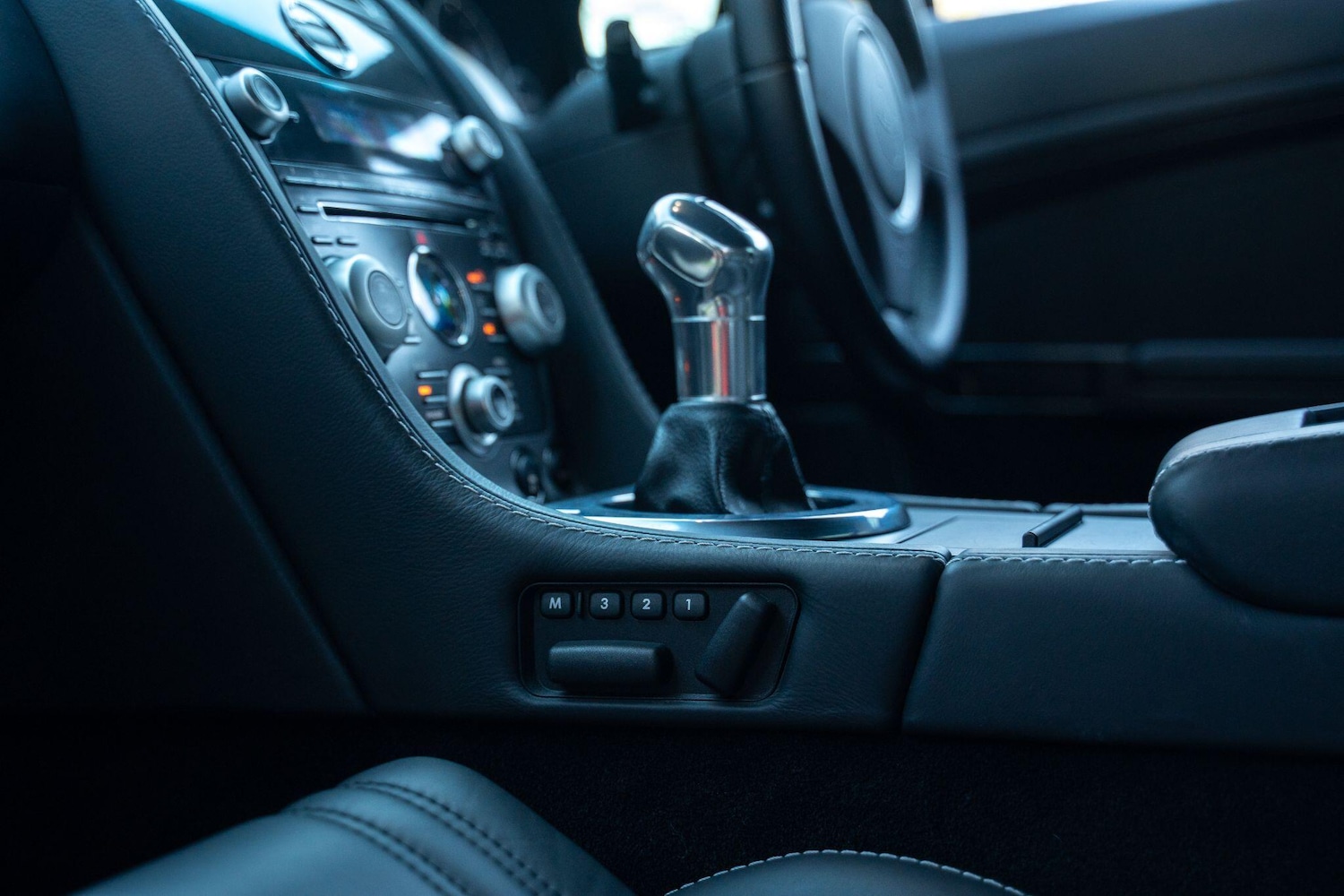 Used Aston Martin Vantage 2010 for sale - 77633726: Photo 24