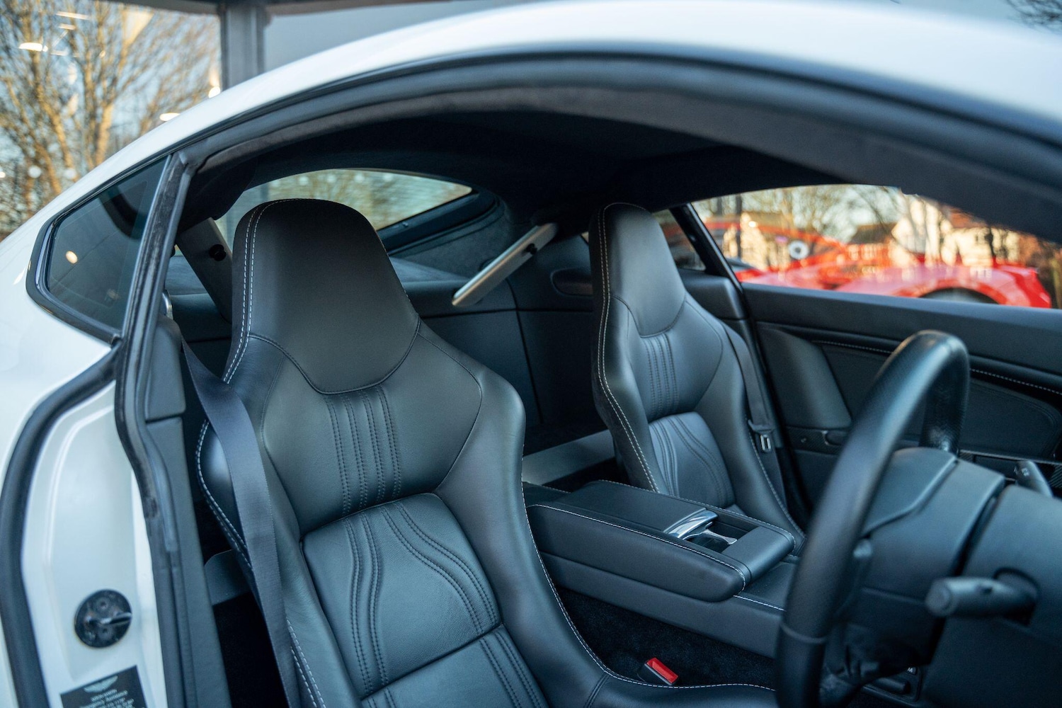 Used Aston Martin Vantage 2010 for sale - 77633726: Photo 3