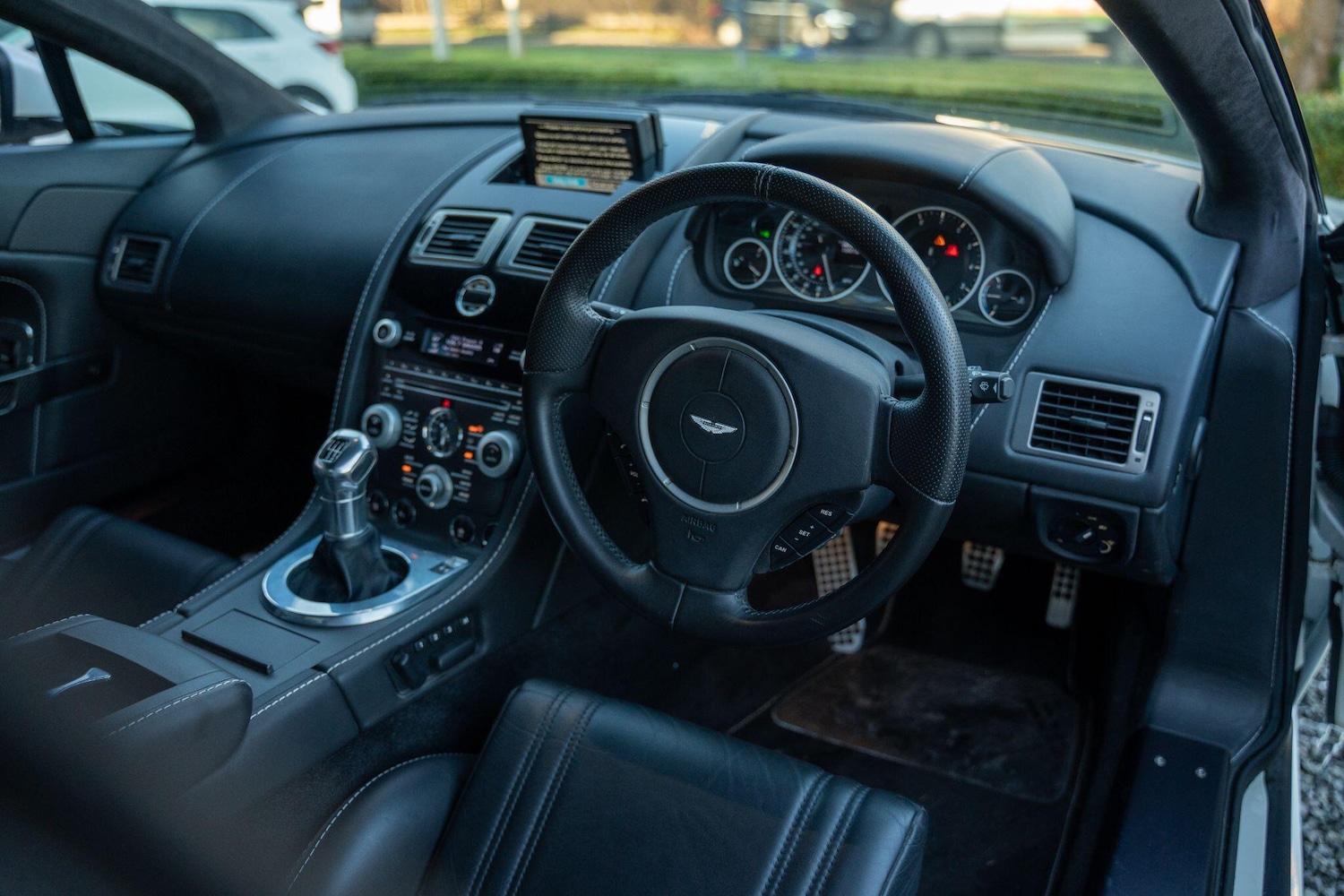 Used Aston Martin Vantage 2010 for sale - 77633726: Photo 4