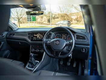 Used Volkswagen T-Roc 2020 for sale - 77909691: Photo