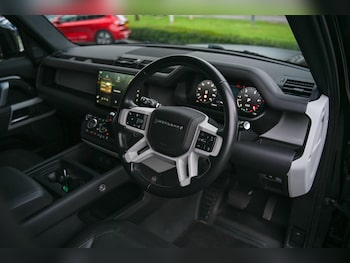 Used Land Rover Defender 110 2023 for sale - 77633208: Photo
