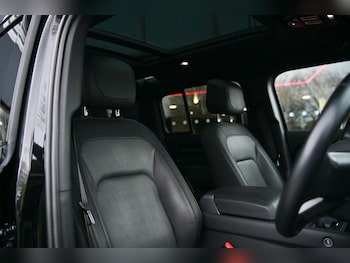 Used Land Rover Defender 110 2023 for sale - 77633208: Photo