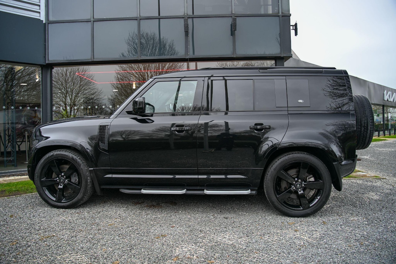 Used Land Rover Defender 110 2023 for sale - 77633208: Photo 6