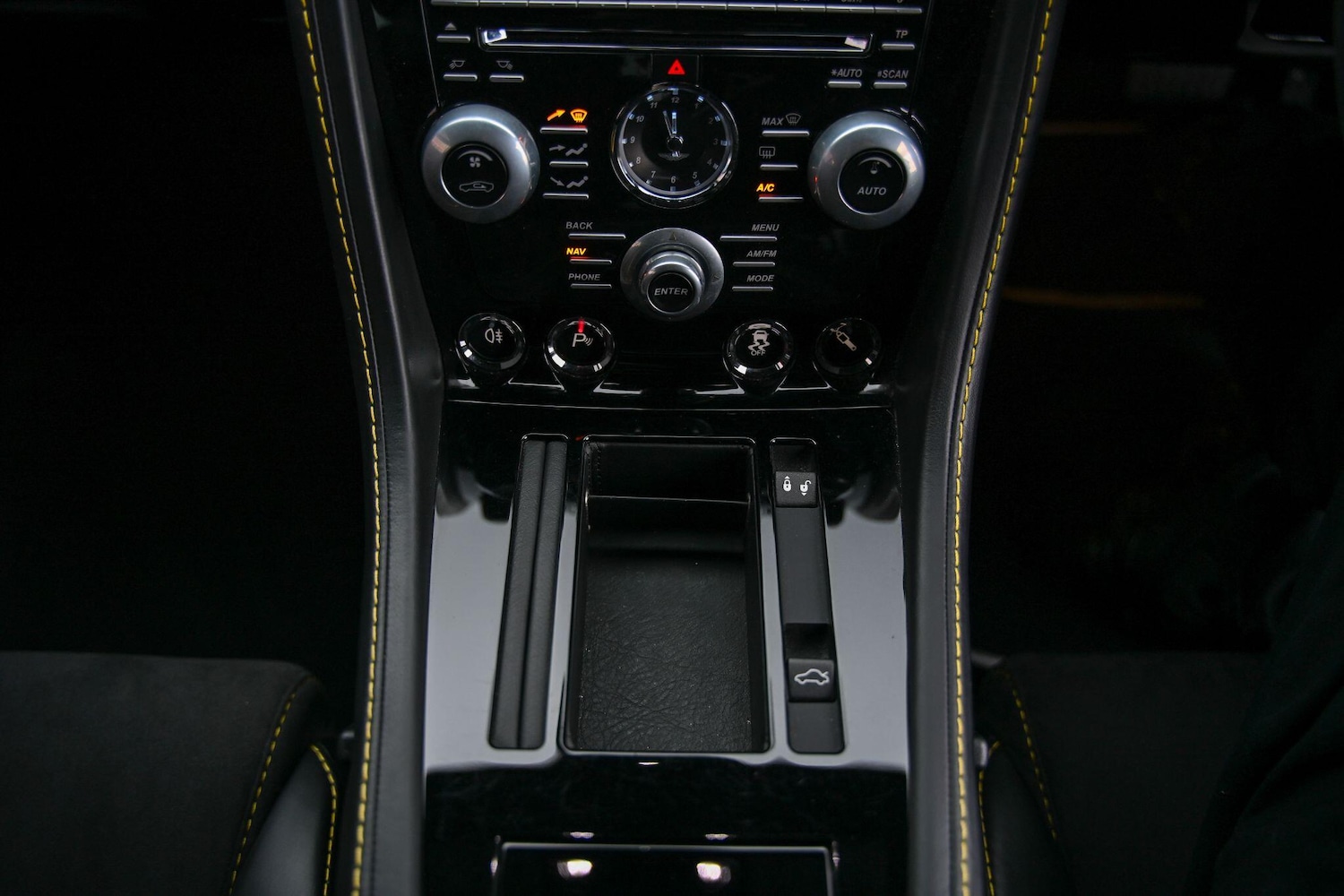 Used Aston Martin Vantage 2014 for sale - 77793755: Photo 28