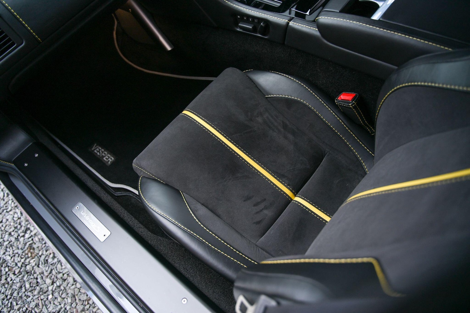 Used Aston Martin Vantage 2014 for sale - 77793755: Photo 41