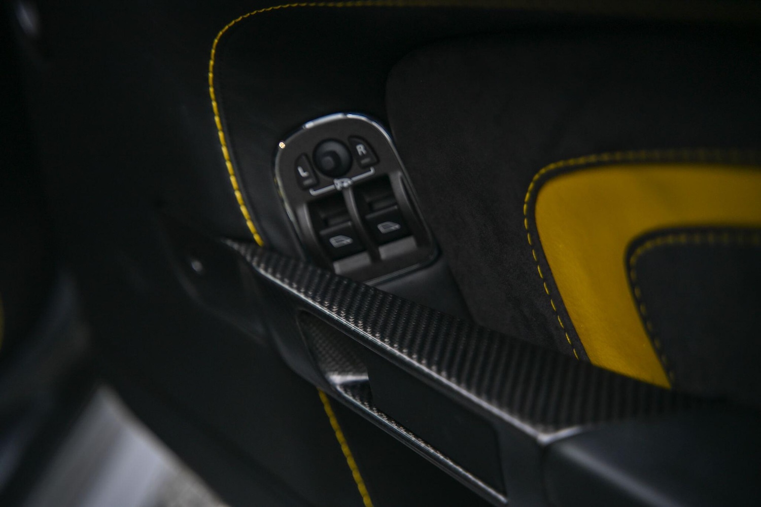 Used Aston Martin Vantage 2014 for sale - 77793755: Photo 56