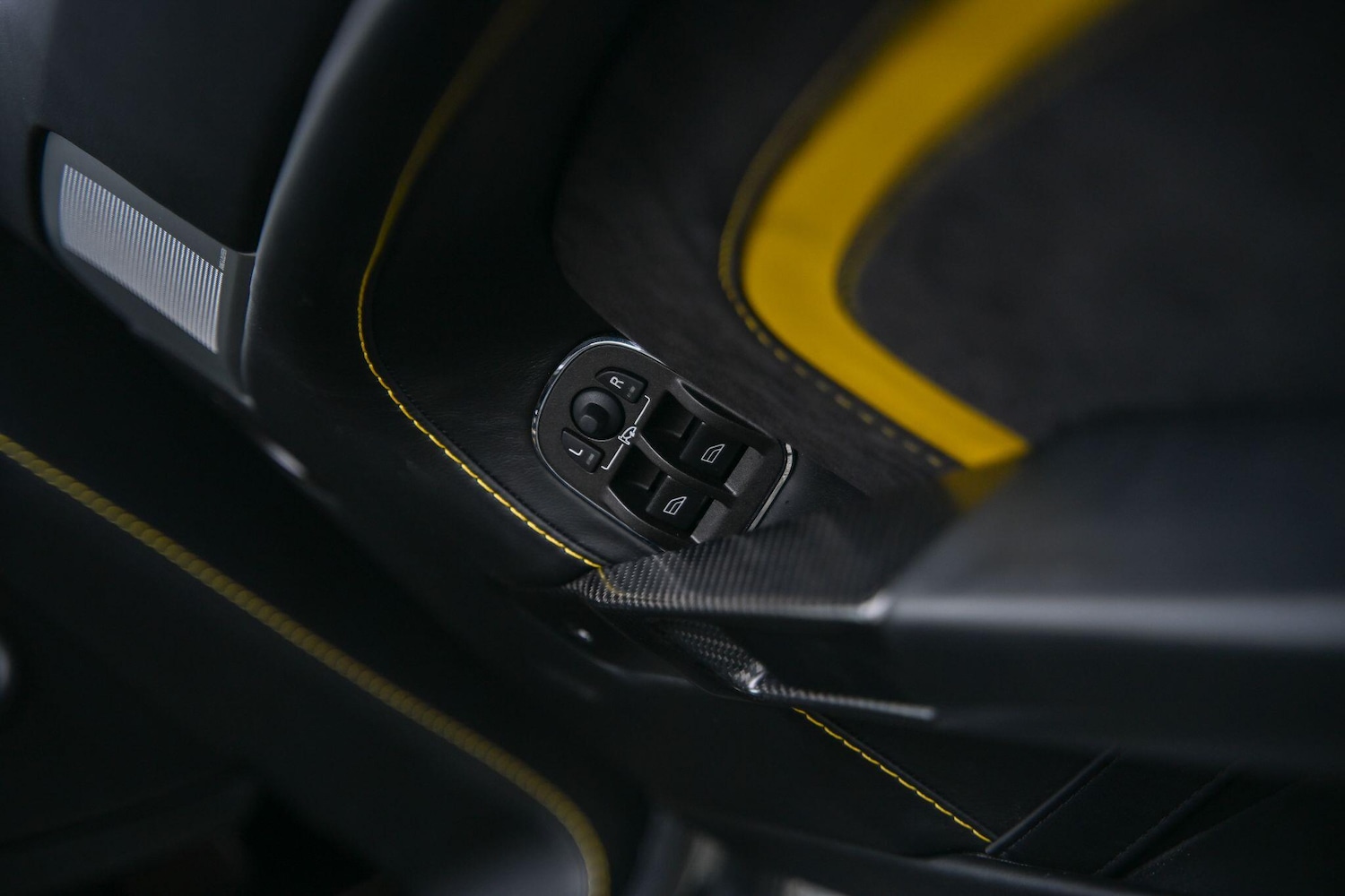 Used Aston Martin Vantage 2014 for sale - 77793755: Photo 57