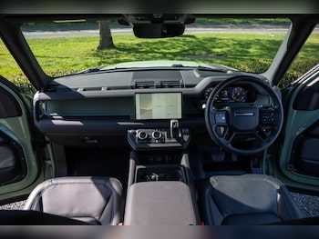 Used Land Rover Defender 90 2023 for sale - 78156768: Photo