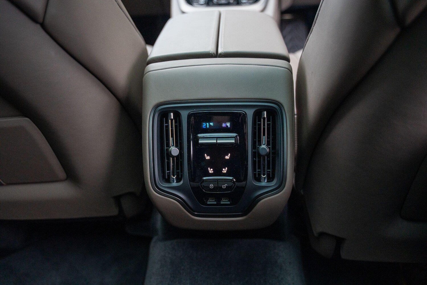 Used Aston Martin DBX 2025 for sale - 77574733: Photo 37