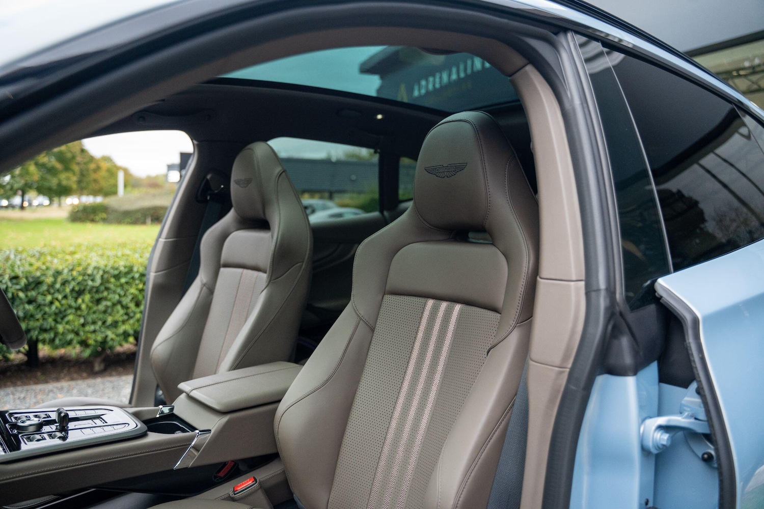 Used Aston Martin DBX 2025 for sale - 77574733: Photo 4