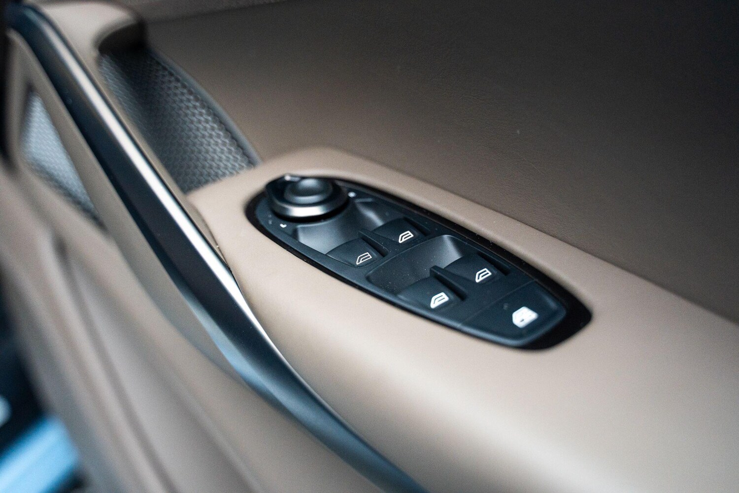 Used Aston Martin DBX 2025 for sale - 77574733: Photo 40