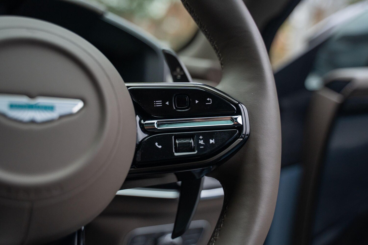 Used Aston Martin DBX 2025 for sale - 77574733: Photo 48