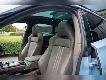 Used Aston Martin DBX 2025 for sale - 77574733: Photo