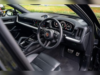 Used Porsche Cayenne 2024 for sale - 77573985: Photo