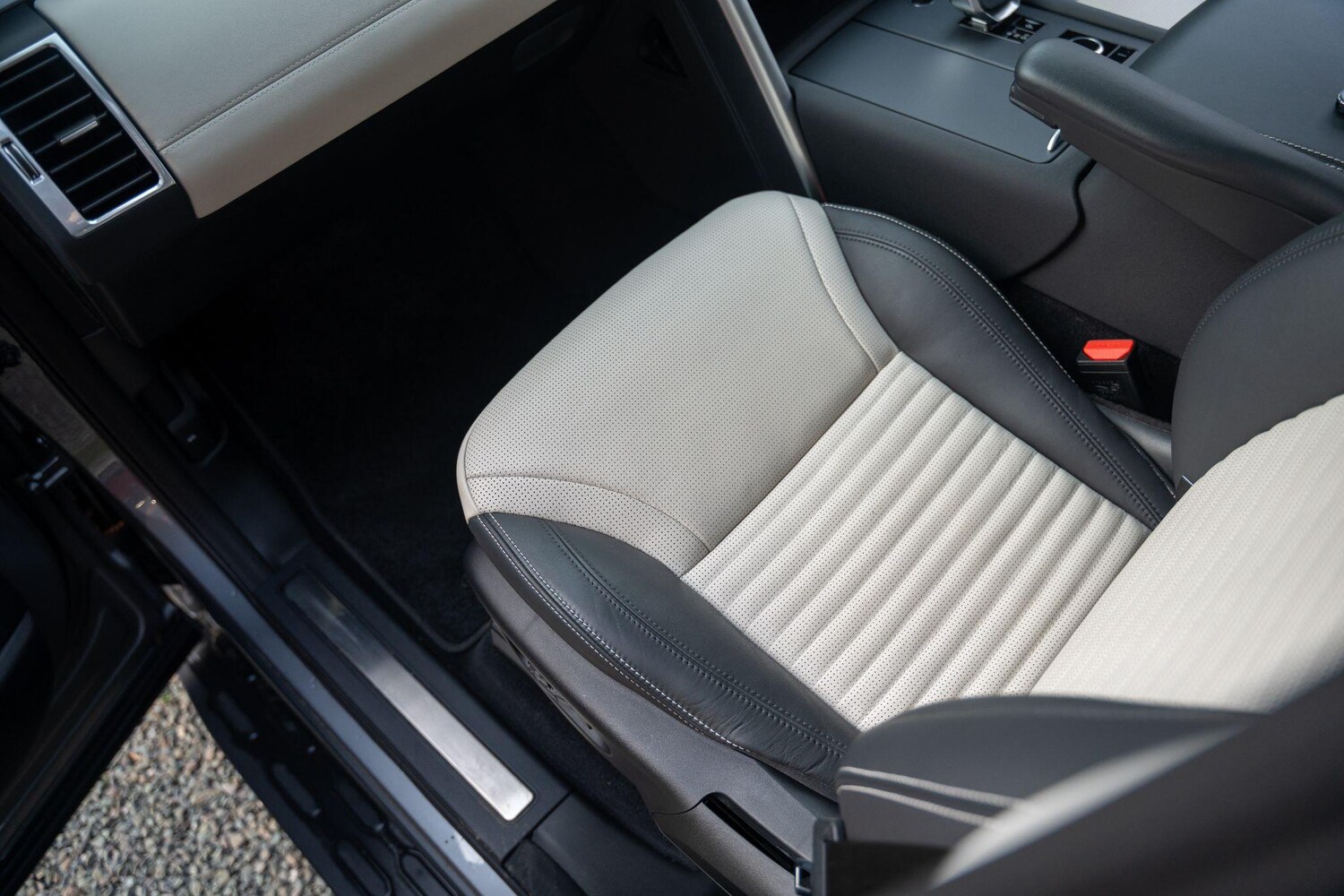 Used Land Rover Discovery 2025 for sale - 77575277: Photo 47