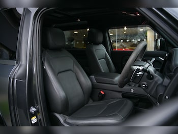 Used Land Rover Defender 90 2022 for sale - 77793930: Photo