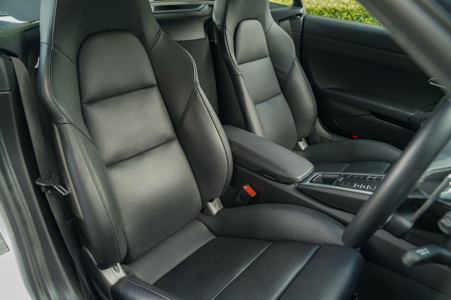 Used Porsche Cayman 2022 for sale - 77612056: Photo 3