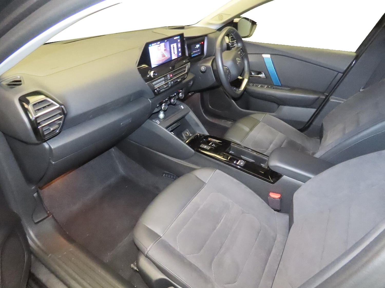 Used Citroen C4 2023 for sale - 77715377: Photo 7