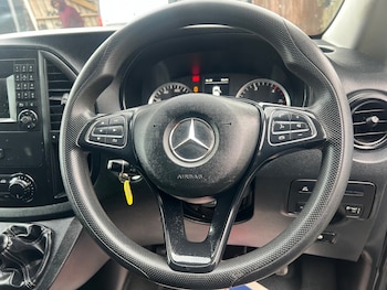 Used Mercedes-Benz Vito 2018 for sale - 77044342: Photo