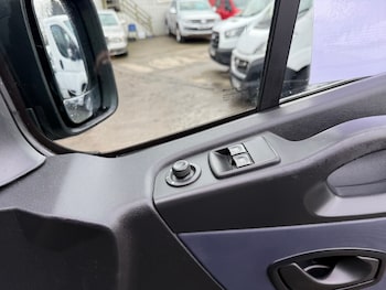 Used Vauxhall Vivaro 2016 for sale - 76474705: Photo