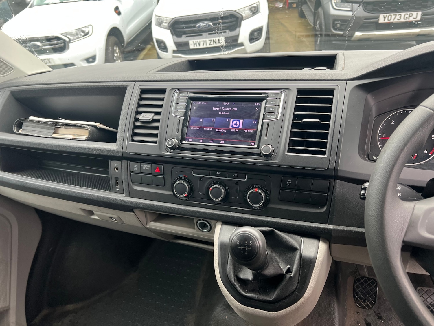Used Volkswagen Transporter 2019 for sale - 77310475: Photo 2