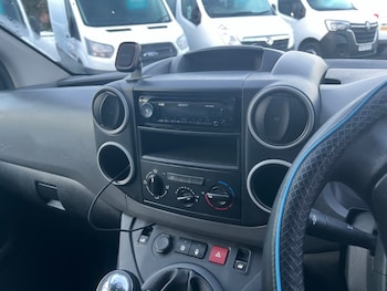 Used Peugeot Partner 2018 for sale - 77023388: Photo