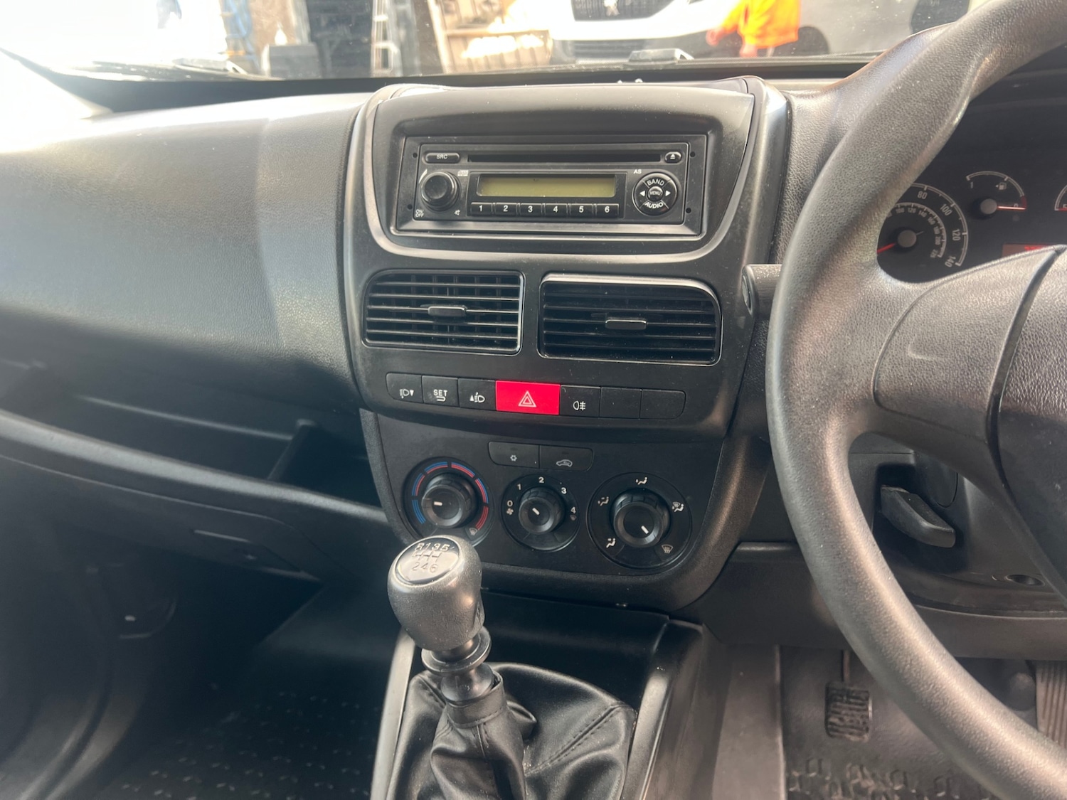Used Vauxhall Combo 2018 for sale - 76375025: Photo 5