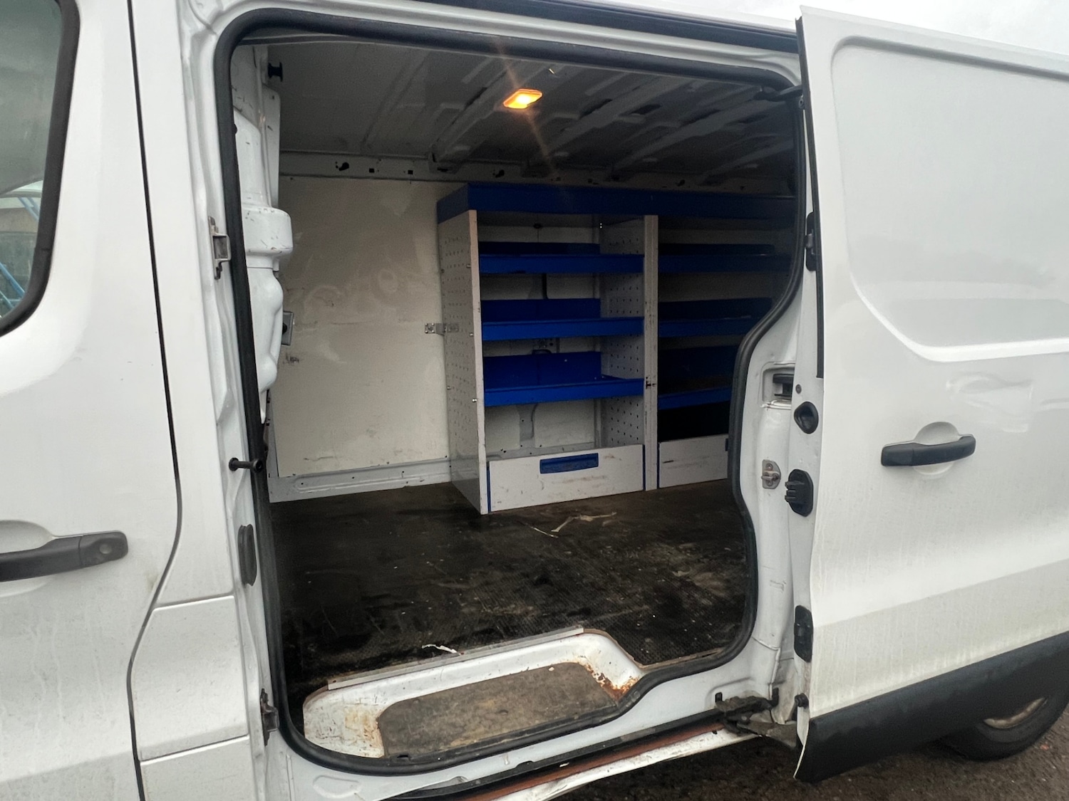 Used Vauxhall Vivaro 2017 for sale - 77755971: Photo 2