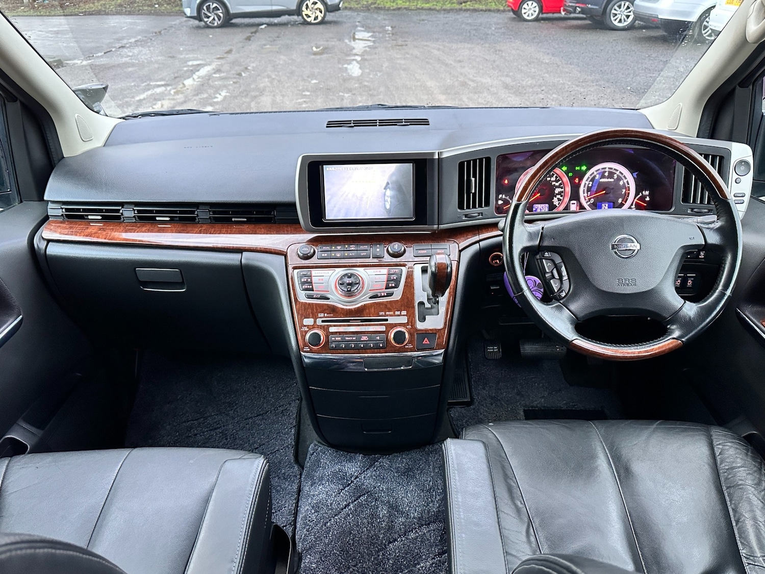 Used Nissan Elgrand 2022 for sale - 77160027: Photo 9