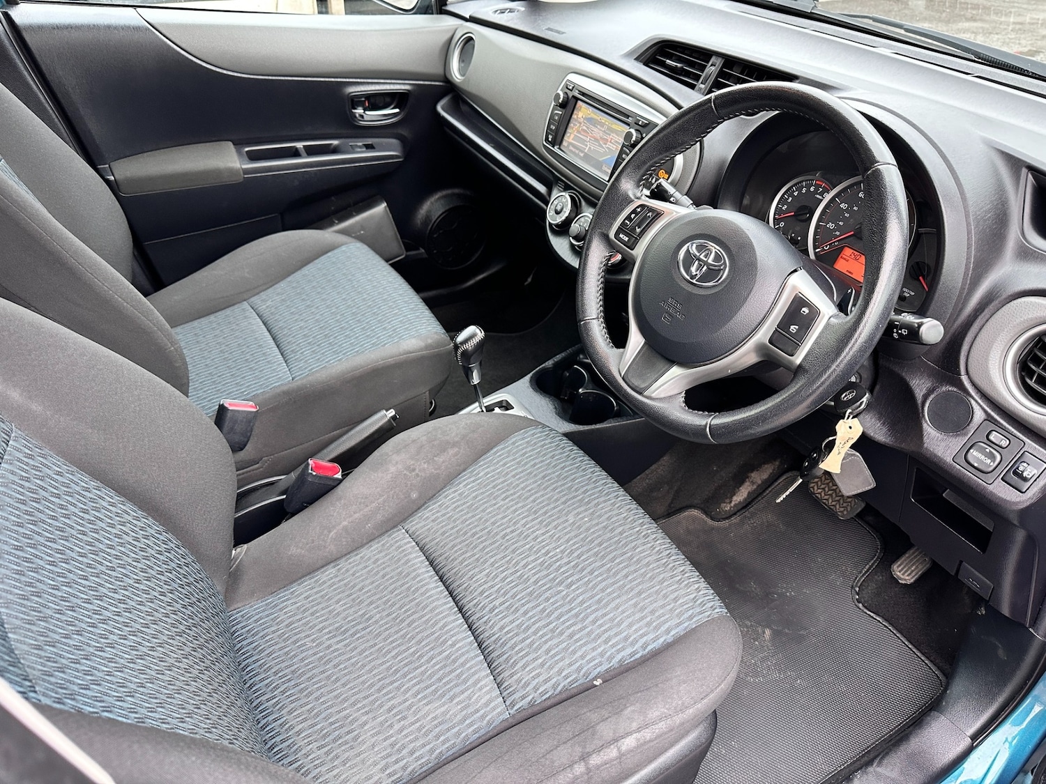 Used Toyota Yaris 2012 for sale - 77253535: Photo 11
