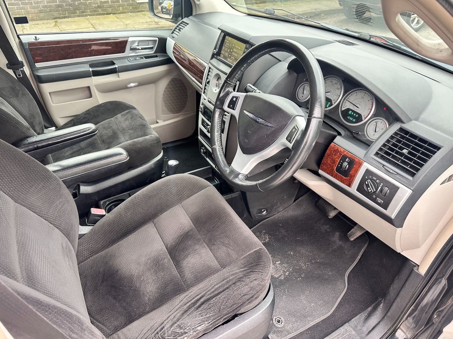 Used Chrysler Grand Voyager 2014 for sale - 77607853: Photo 12