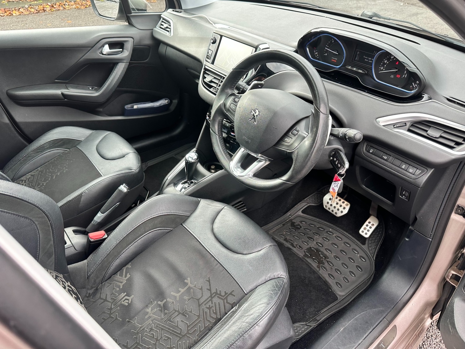 Used Peugeot 208 2014 for sale - 76497704: Photo 11