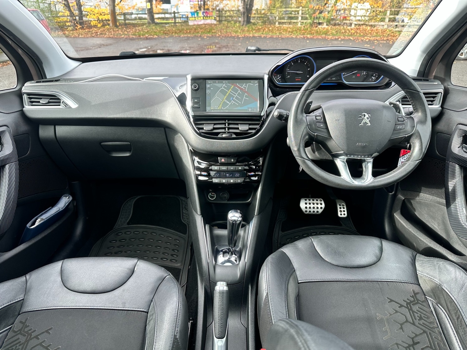 Used Peugeot 208 2014 for sale - 76497704: Photo 9