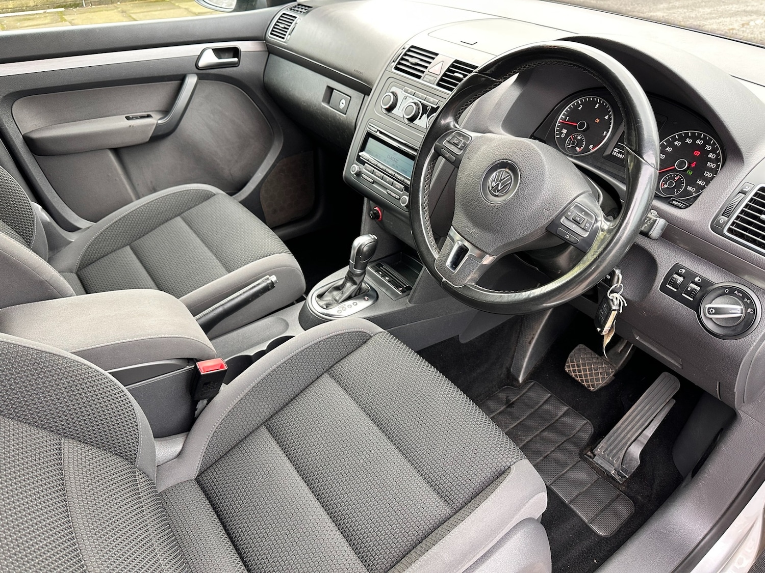 Used Volkswagen Touran 2011 for sale - 77830064: Photo 11