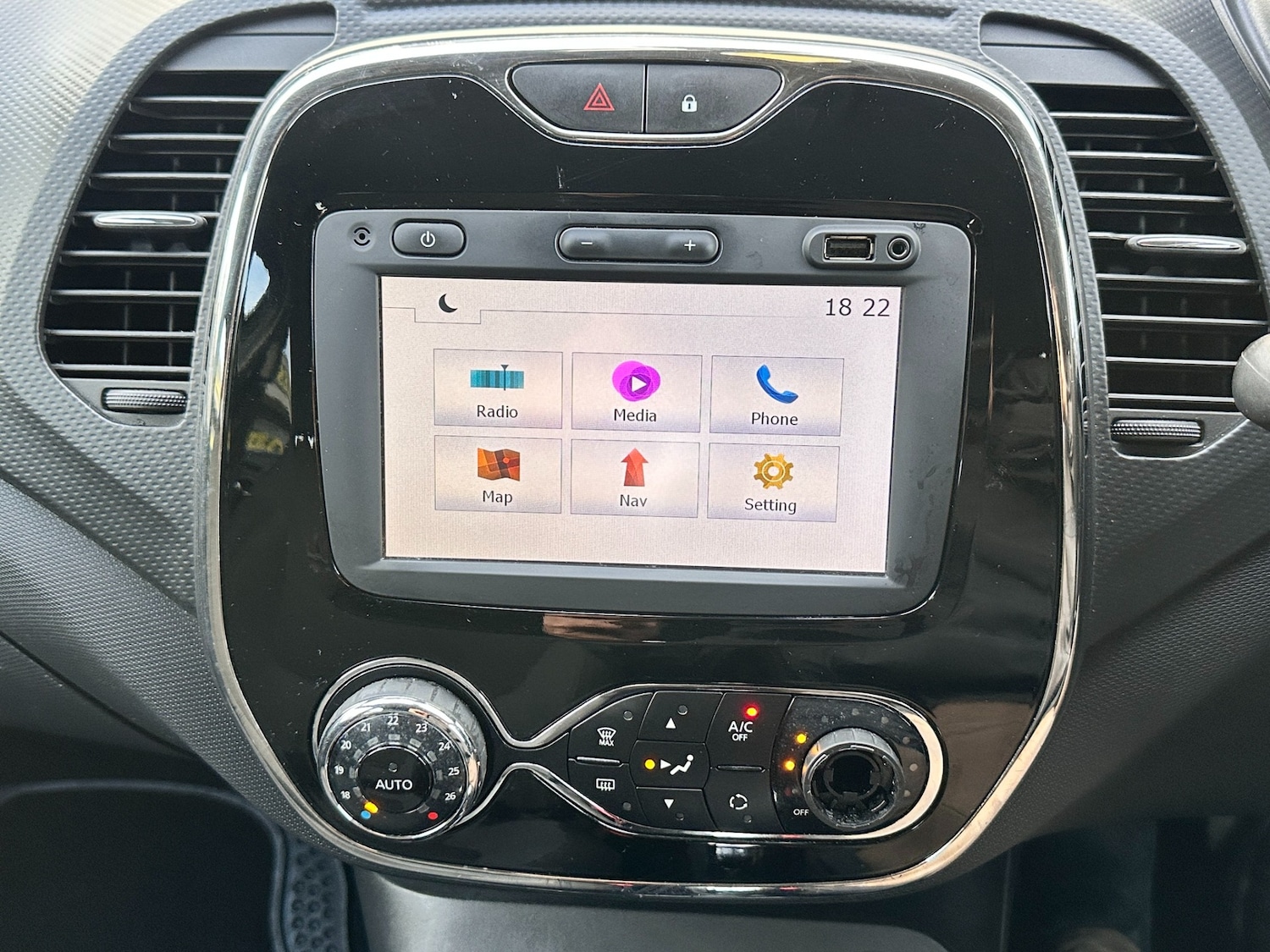 Used Renault Captur 2015 for sale - 78159476: Photo 17