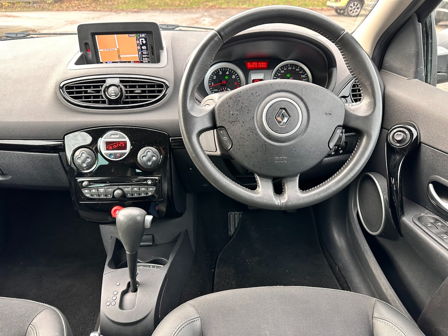 Used Renault Clio 2012 for sale - 76893087: Photo 10