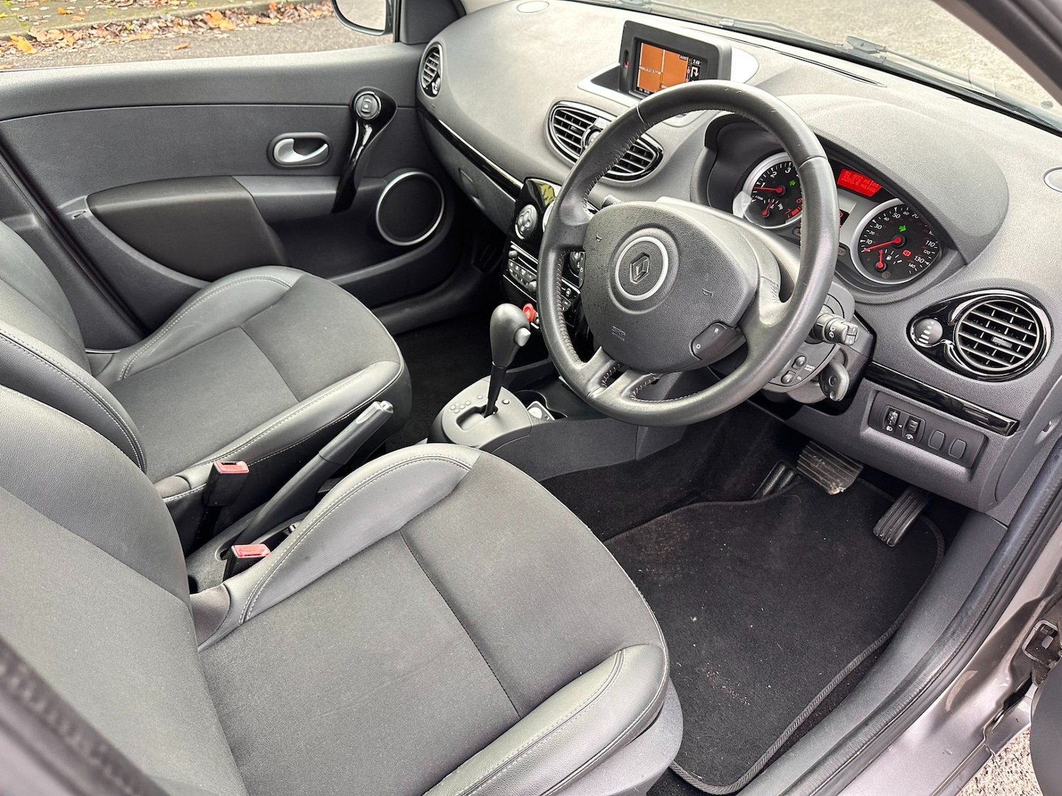 Used Renault Clio 2012 for sale - 76893087: Photo 11