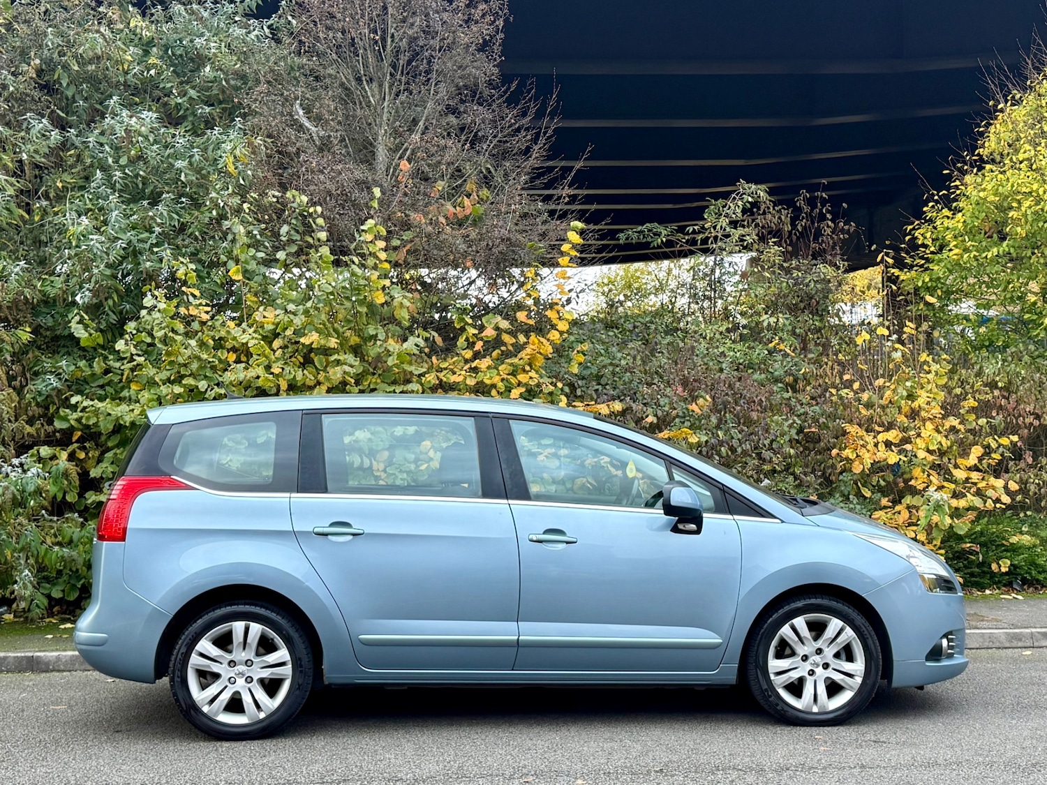 Used Peugeot 5008 2012 for sale - 76507305: Photo 2