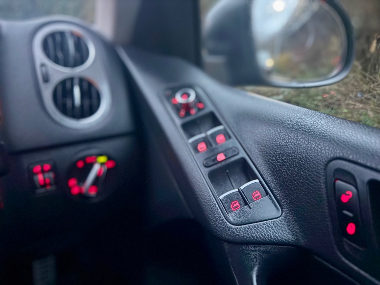 Used Volkswagen Tiguan 2011 for sale - 77493546: Photo 23