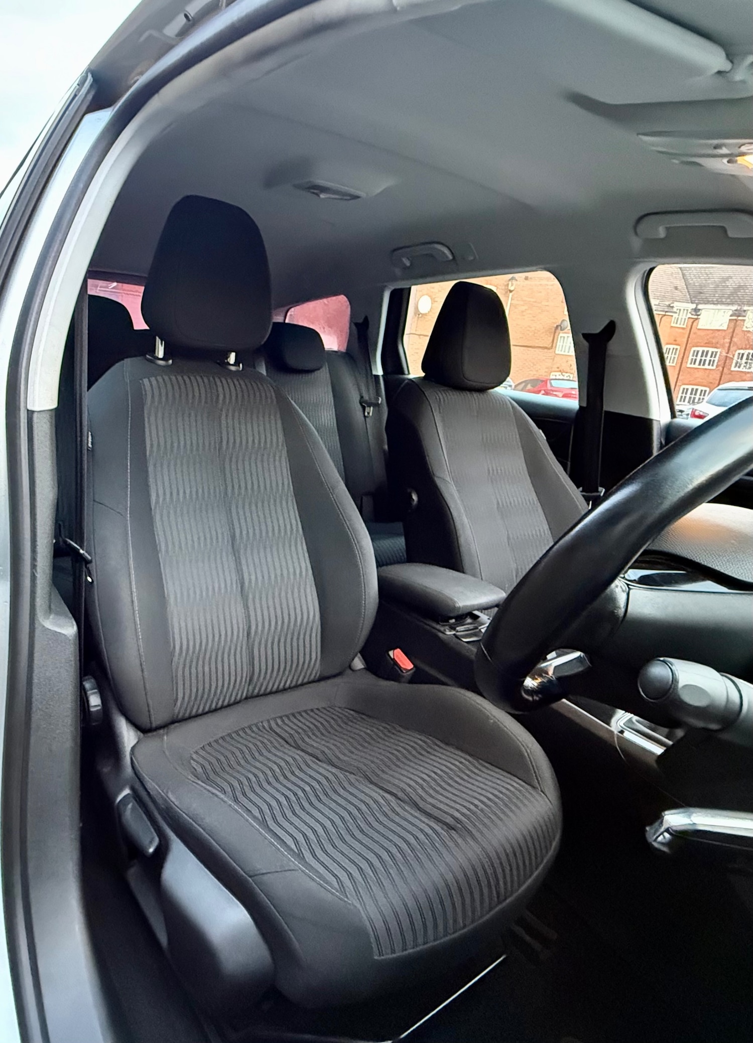 Used Peugeot 308 2017 for sale - 76934113: Photo 16