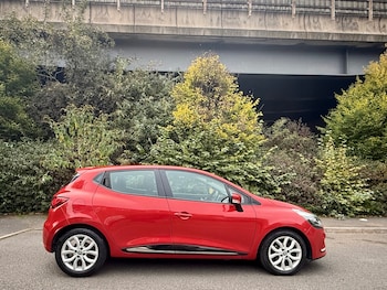 Used Renault Clio 2017 for sale - 76149393: Photo 2