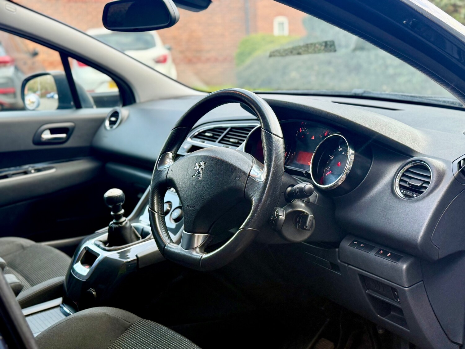 Used Peugeot 5008 2015 for sale - 77819478: Photo 22