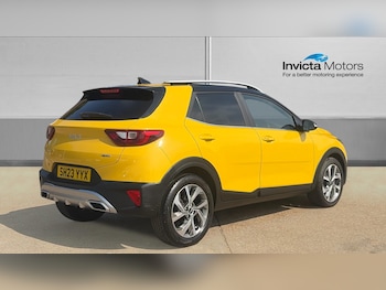 Used Kia Stonic 2023 for sale - 79410402: Photo