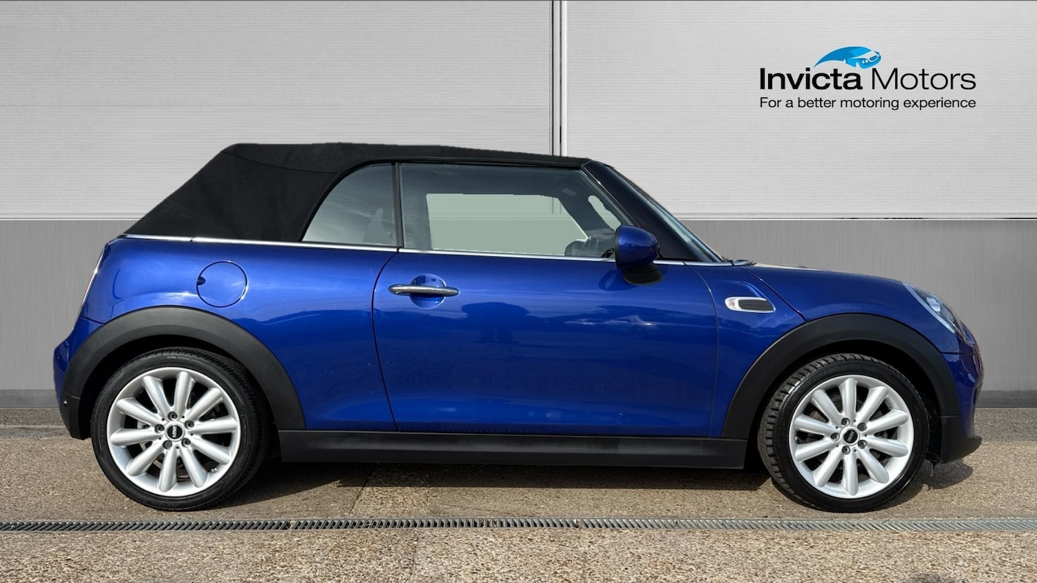 Used MINI Convertible 2018 for sale - 77251121: Photo 2