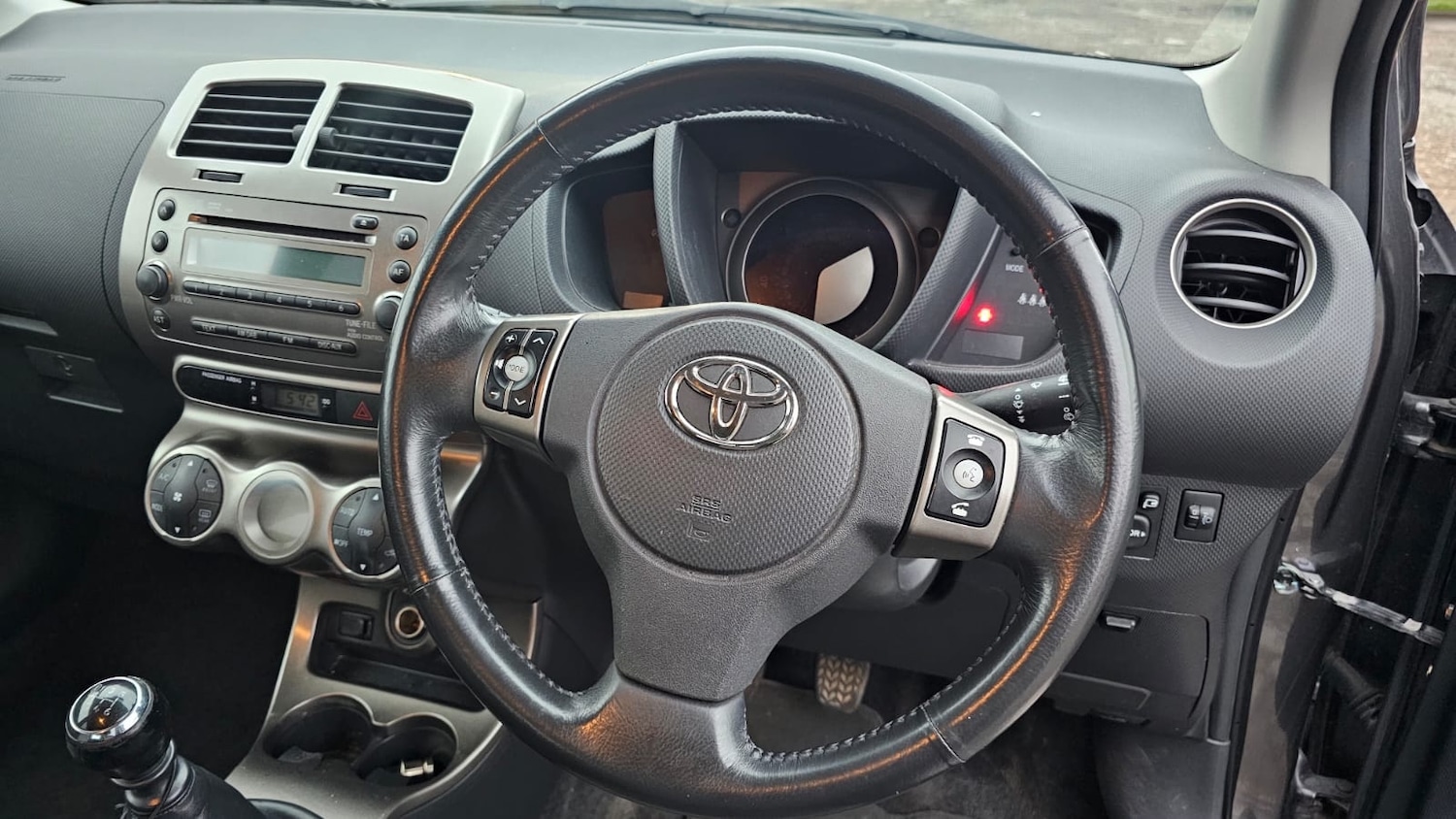Used Toyota Urbancruiser 2011 for sale - 76268192: Photo 17