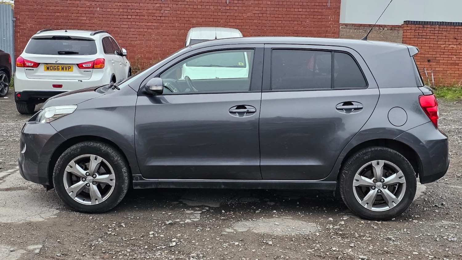 Used Toyota Urbancruiser 2011 for sale - 76268192: Photo 3