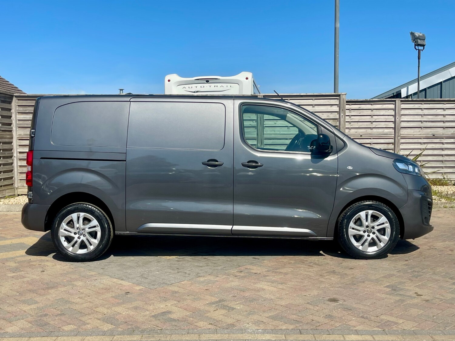Used Vauxhall Vivaro 2022 for sale - 76428193: Photo 2